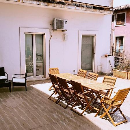 Suite Con Terrazza In Centro Storico Catânia Exterior foto