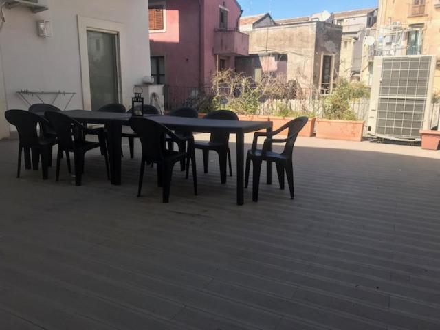 Suite Con Terrazza In Centro Storico Catânia Exterior foto
