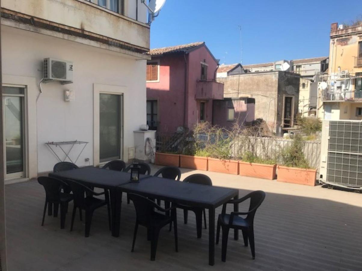 Suite Con Terrazza In Centro Storico Catânia Exterior foto