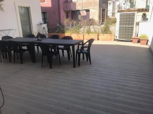 Suite Con Terrazza In Centro Storico Catânia Exterior foto