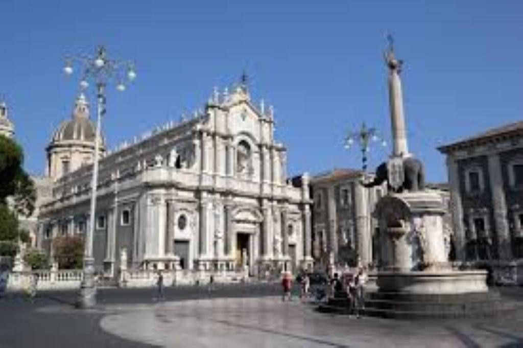 Suite Con Terrazza In Centro Storico Catânia Exterior foto