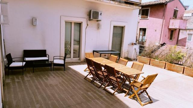 Suite Con Terrazza In Centro Storico Catânia Exterior foto