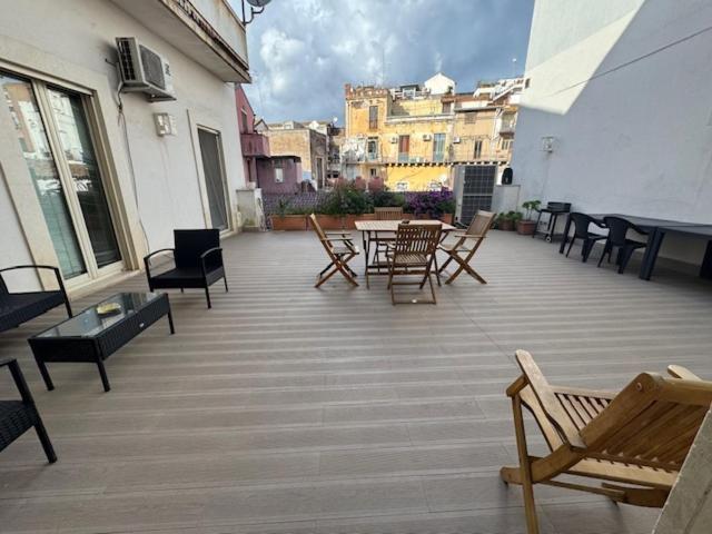 Suite Con Terrazza In Centro Storico Catânia Exterior foto