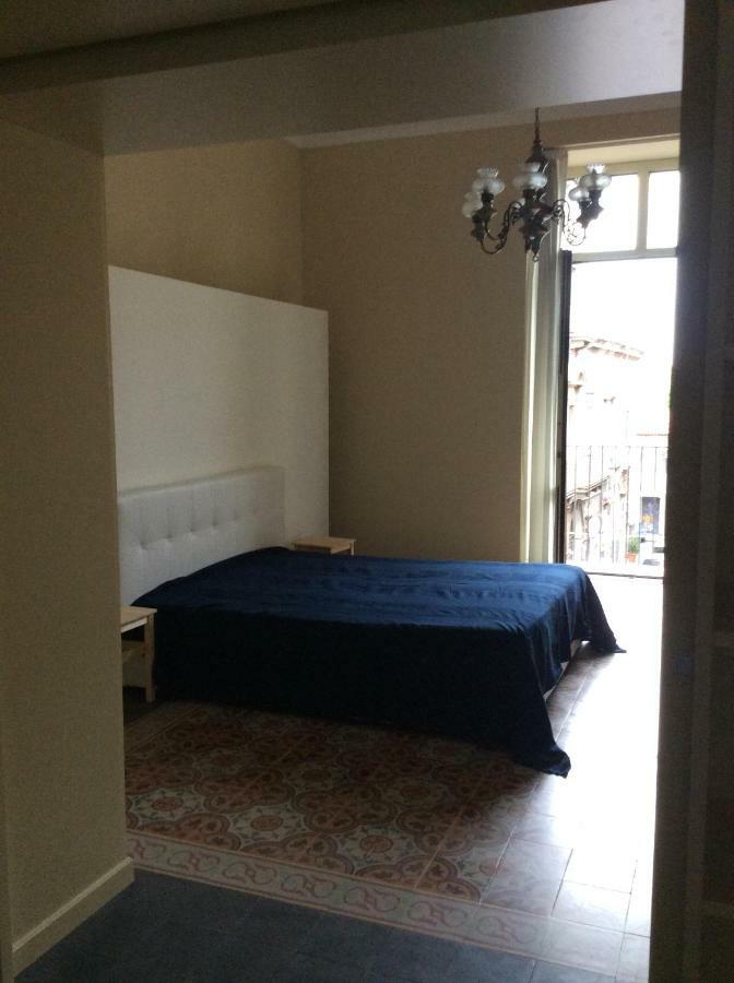Suite Con Terrazza In Centro Storico Catânia Exterior foto
