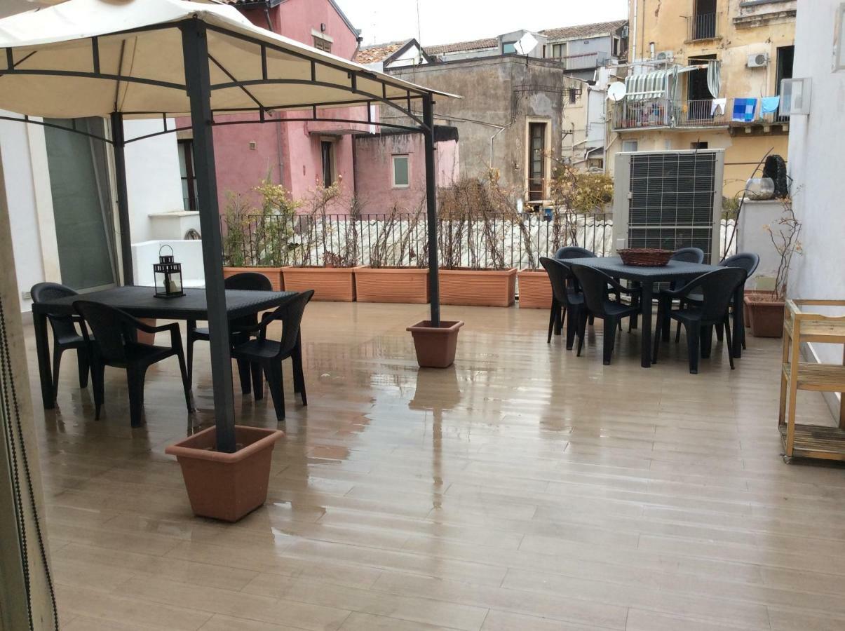 Suite Con Terrazza In Centro Storico Catânia Exterior foto