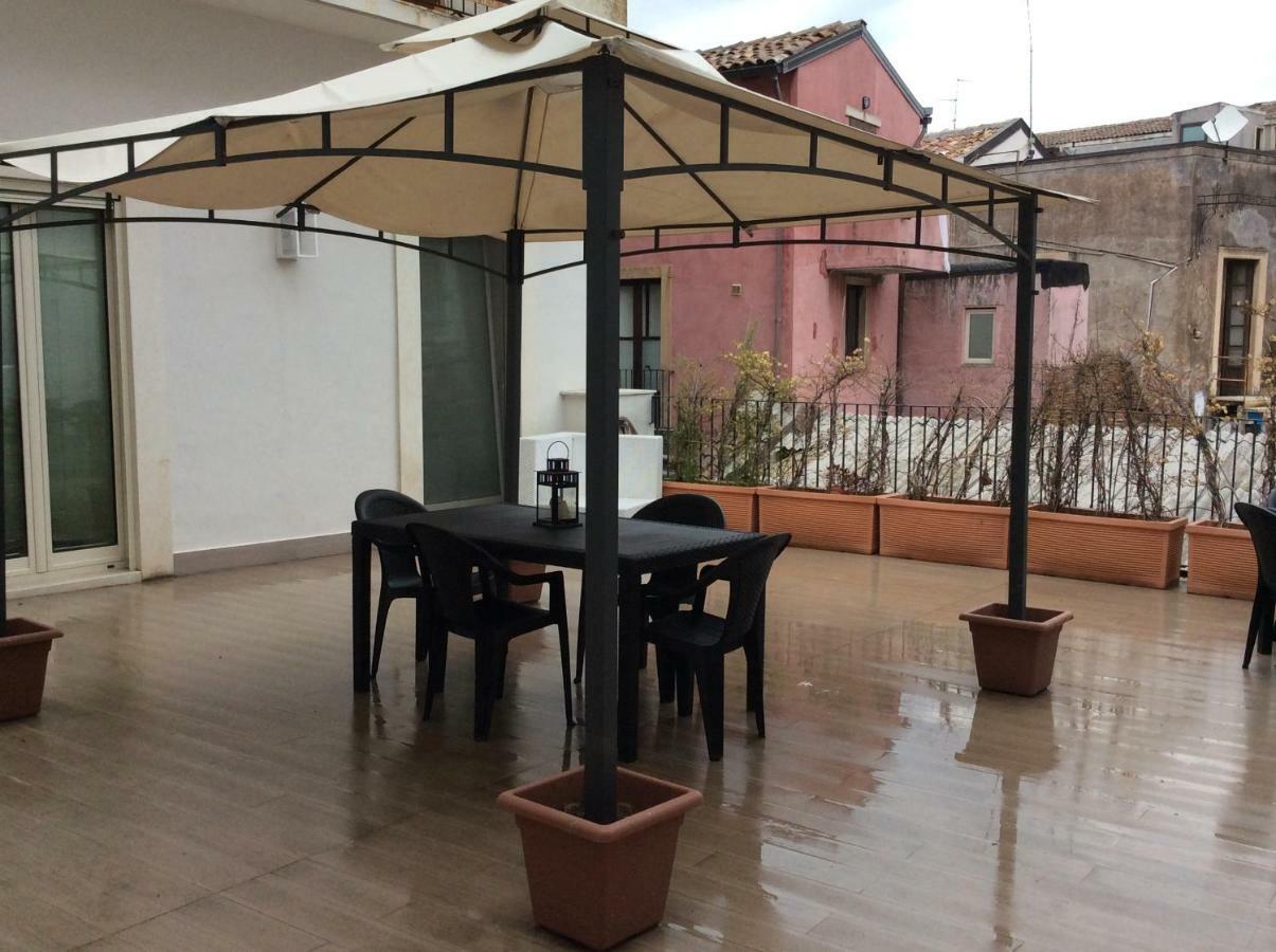 Suite Con Terrazza In Centro Storico Catânia Exterior foto