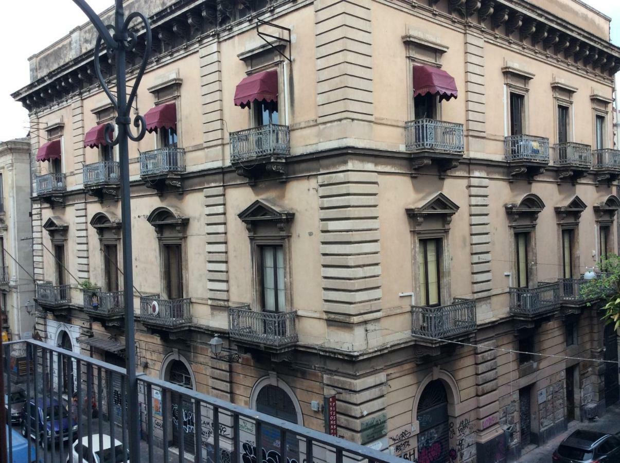 Suite Con Terrazza In Centro Storico Catânia Exterior foto