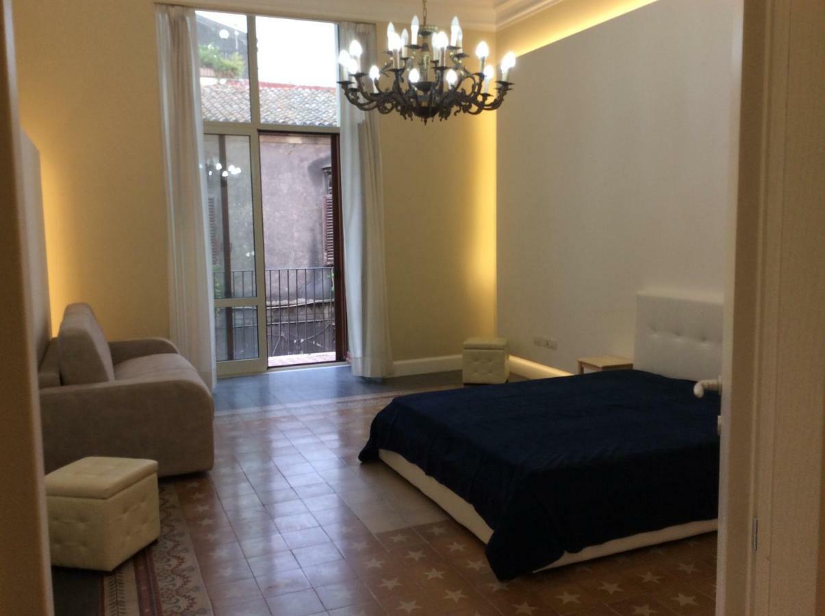 Suite Con Terrazza In Centro Storico Catânia Exterior foto
