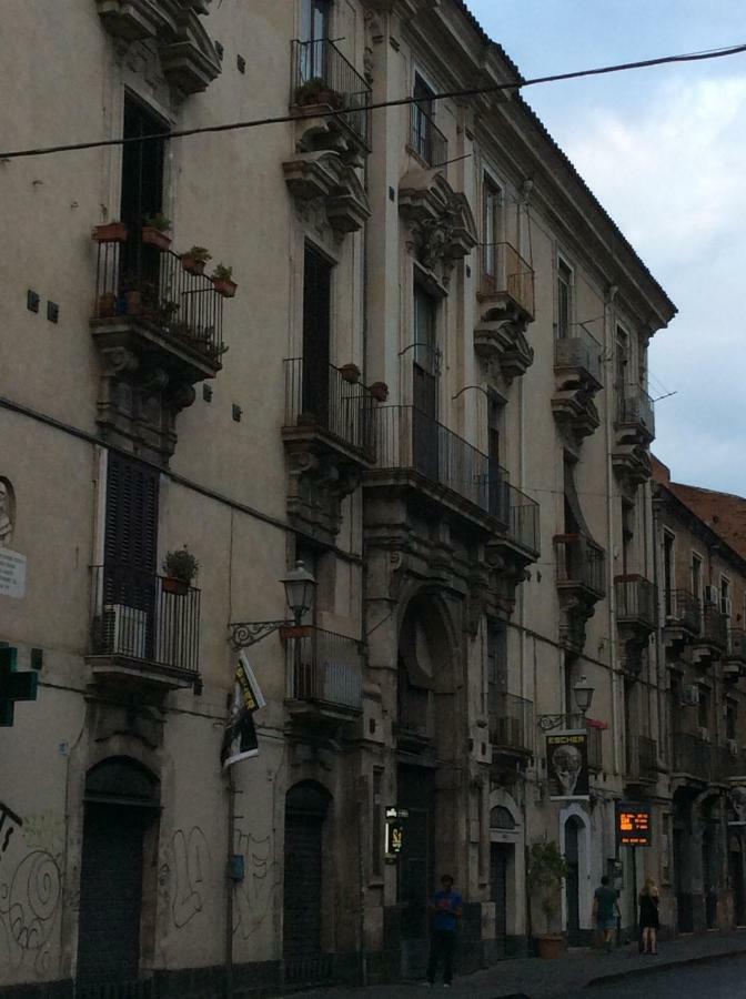 Suite Con Terrazza In Centro Storico Catânia Exterior foto
