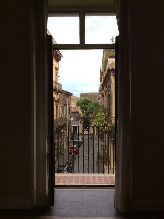 Suite Con Terrazza In Centro Storico Catânia Exterior foto