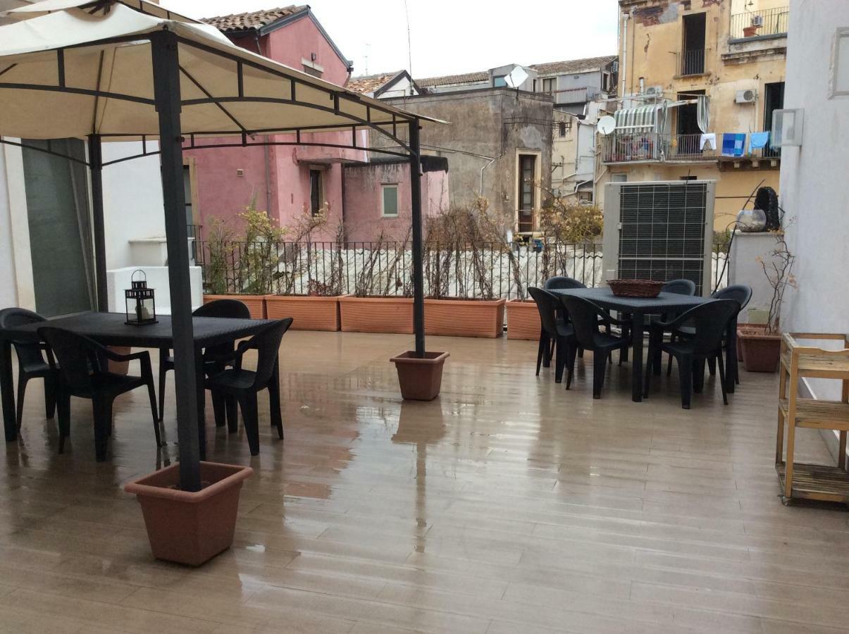 Suite Con Terrazza In Centro Storico Catânia Exterior foto
