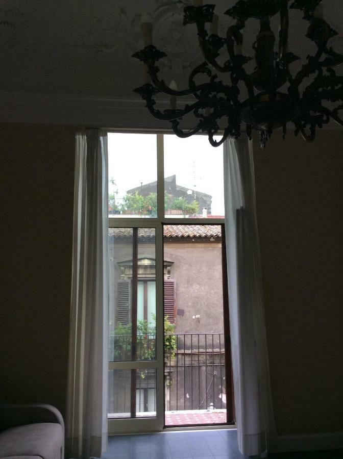 Suite Con Terrazza In Centro Storico Catânia Exterior foto